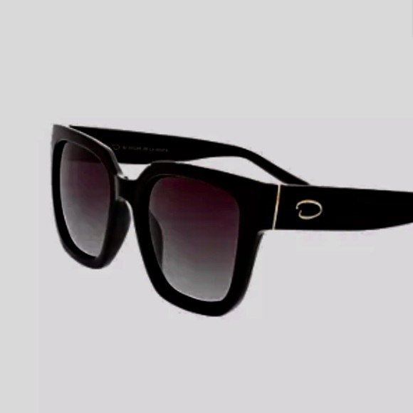 OSCAR de la RENTA
Butterfly Square Sunglasses - Picture 6 of 9